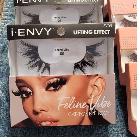 Create your Own Bundle I-Envy Lifting Effect Feline Eyelashes - Picture 4 of 6